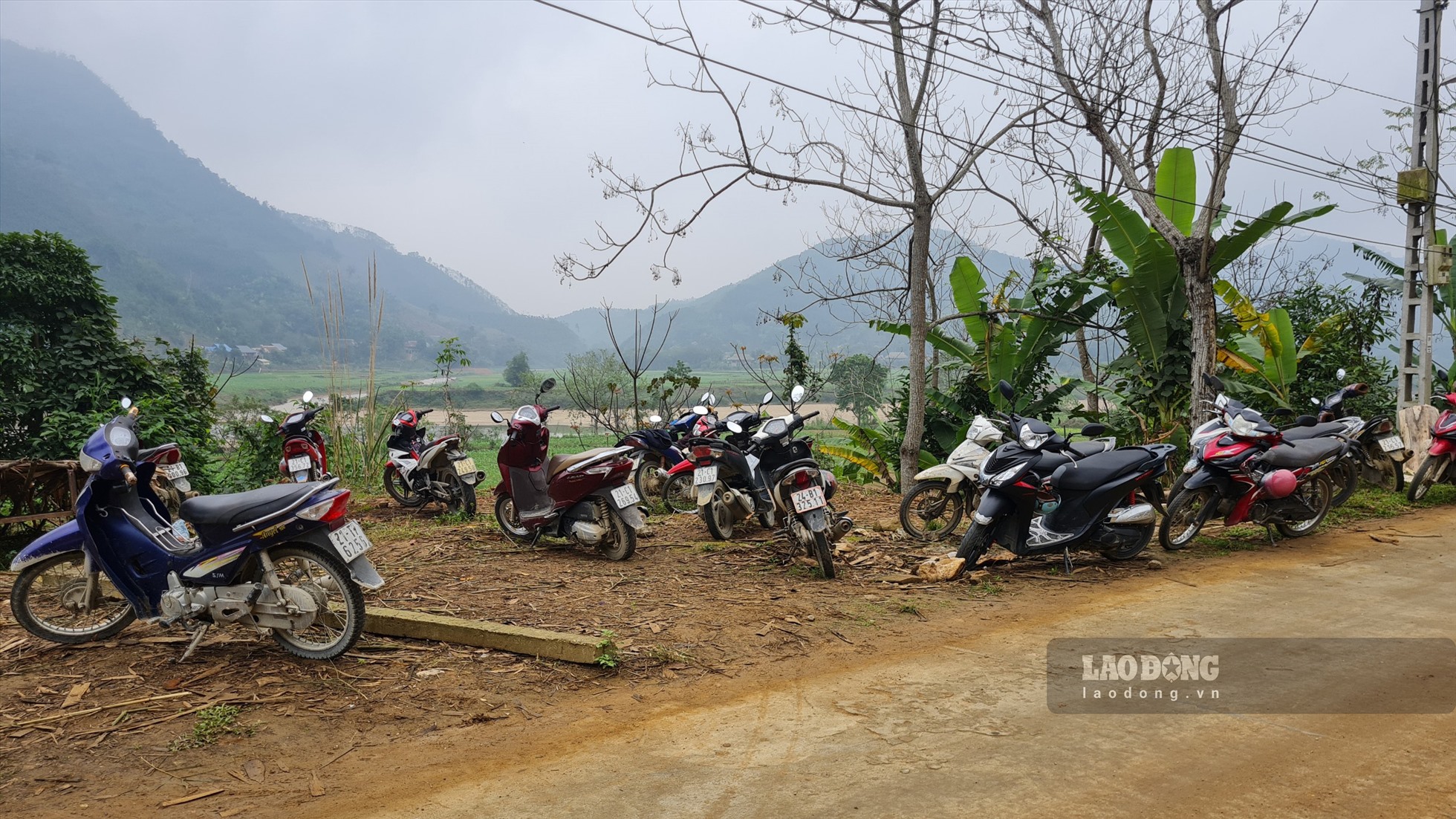 Trước tình trạng người dân tụ tập, chính quyền địa phương và ngành chức năng đã tổ chức họp thôn, tuyên truyền cho người dân không tham gia vào việc khai thác khoáng sản trên dòng sông Chảy. Đồng thời, thành lập các tổ xuống trực tiếp điểm có tụ tập đông người tuyên truyền, vận động người dân, nhằm đảm bảo an ninh trật tự tại địa phương.