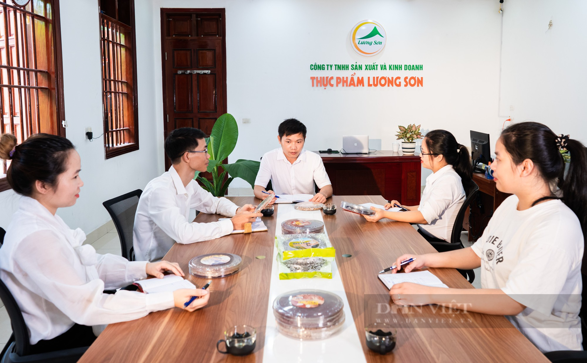 Hai chàng trai xứ Nghệ đưa đặc sản quê hương xuất ngoại, mang về doanh thu gần 15 tỷ đồng mỗi năm - Ảnh 9.