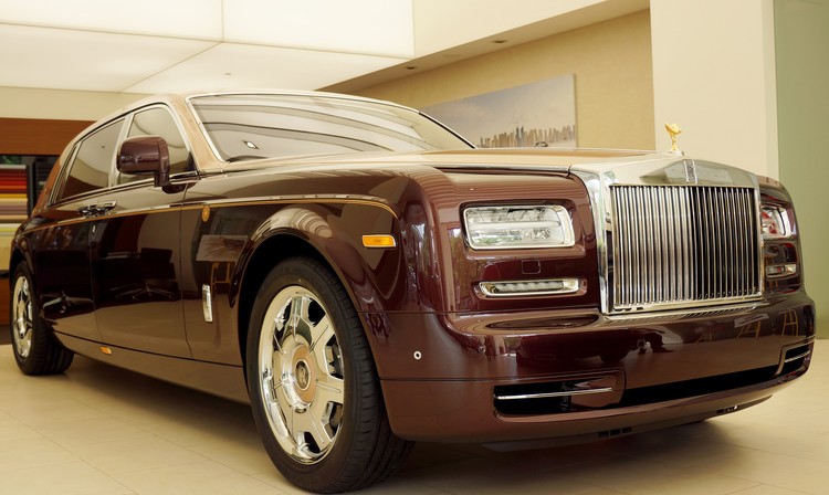 rolls royce phantom lua thieng cua ong trinh van quyet ha gia 12 ty dong