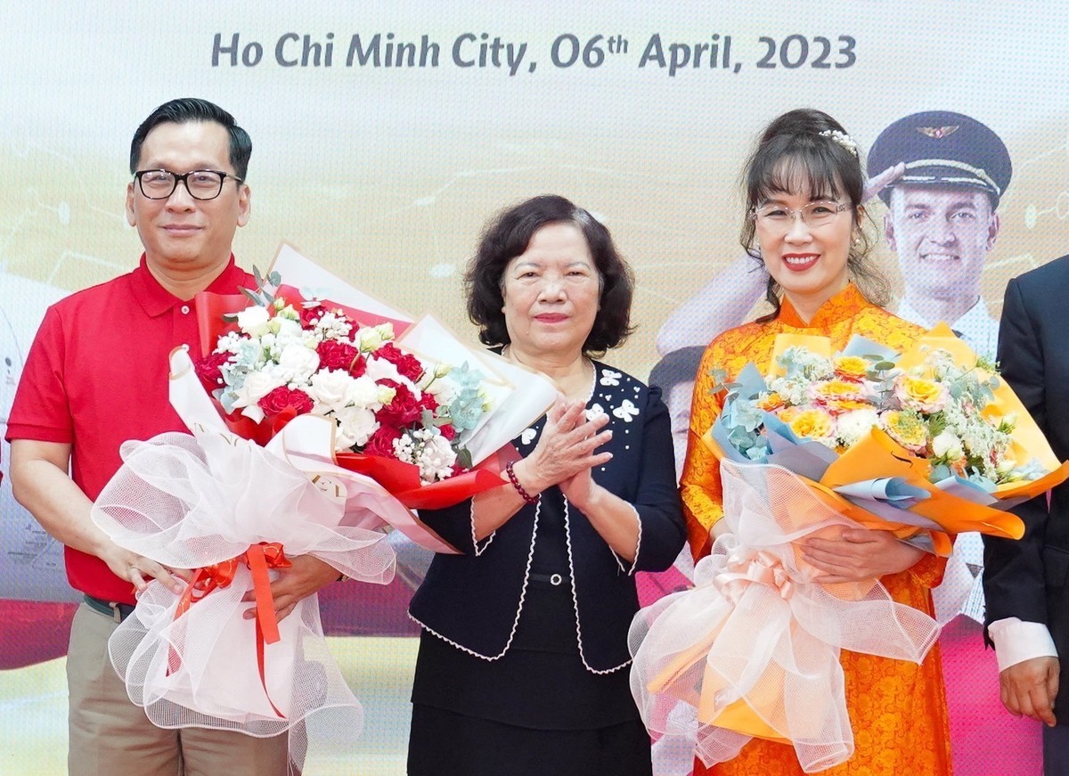 tan-tong-giam-doc-vietjet-tien-si-dinh-viet-phuong-la-ai-1680862250.jpeg