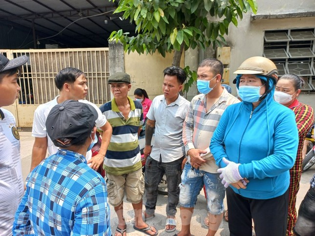 Sáng đi làm nhận tin nhà máy đóng cửa, công nhân 'cầu cứu' khắp nơi ảnh 2